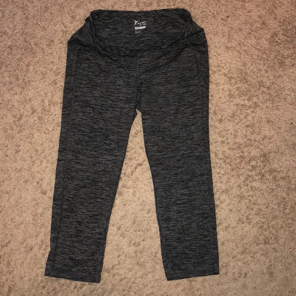 Great condition Old Navy Active Crop Leggings